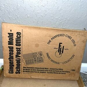 Pampered Chef Stoneware Gingerbread Mold